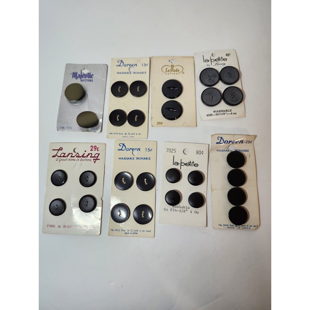 Lot Of 8 Vintage Cards Of Round Buttons